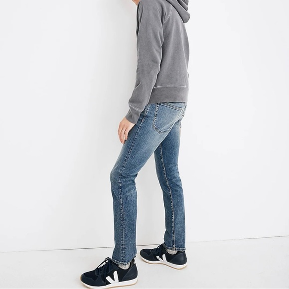 Madewell Men’s Slim Jeans in Danforth Wash - Picture 5 of 11